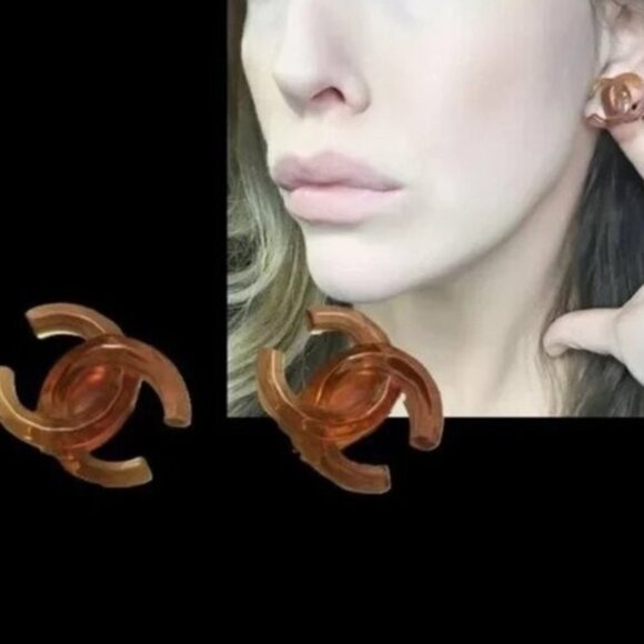 Chanel Vintage LARGE Interlocking CC Clip On Earrings - Picture 3 of 15